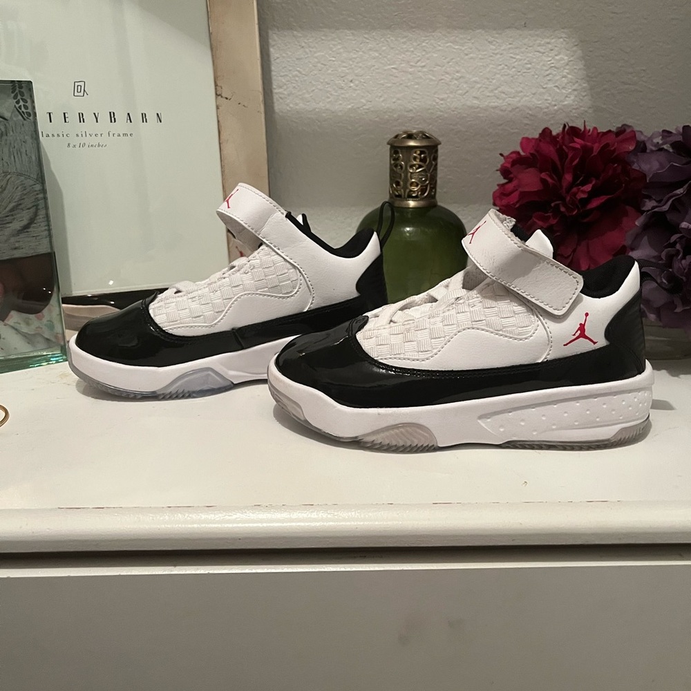 Black and white Jordan Childs 12c
